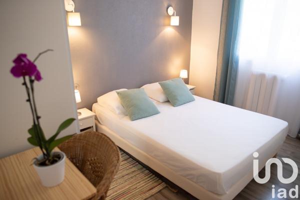 Maison traditionnelle 11 pièces de 322 m² à Saint-Cannat (13760)