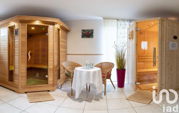 Maison traditionnelle 11 pièces de 322 m² à Saint-Cannat (13760)