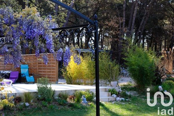 Maison traditionnelle 11 pièces de 322 m² à Saint-Cannat (13760)