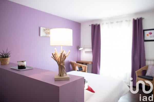 Maison traditionnelle 11 pièces de 322 m² à Saint-Cannat (13760)