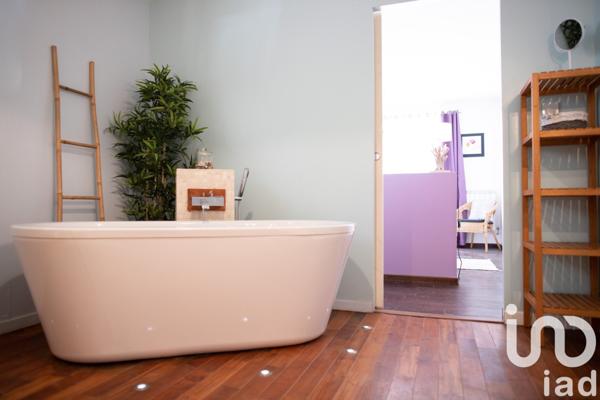 Maison traditionnelle 11 pièces de 322 m² à Saint-Cannat (13760)