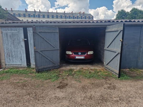 Garage Nevers, centre-ville, 2' gare SNCF, 2h30 PARIS