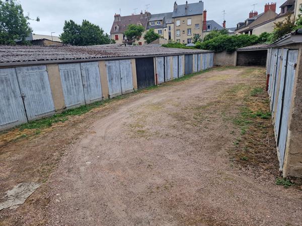 Garage Nevers, centre-ville, 2' gare SNCF, 2h30 PARIS