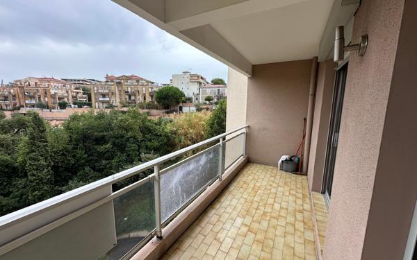 Appartement à vendre    2 pièces • 46 m2 Nice