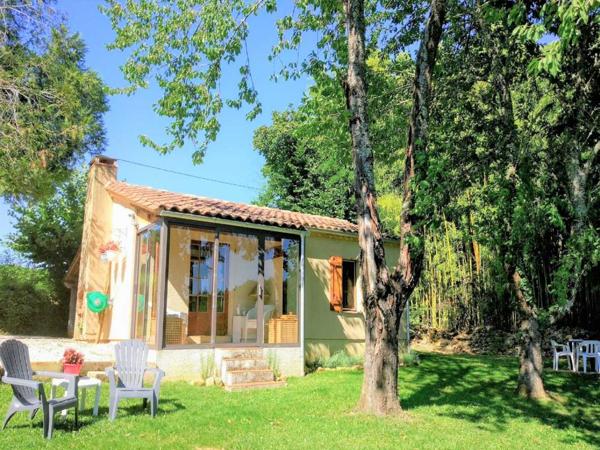 Maison ancienne - Belves PROPRIÉTÉ TRADITIONNELLE EN PIERRE CHARMANTE COMPRENANT MAISON PRINCIPALE, MAISON D'HÔTES, UN APPARTEMENT, PISCINE, JARDINS LUXURIANTS ET BELLES VUES SUR LE BOIS SUR 1,25 HA (3 Acres) PF90323