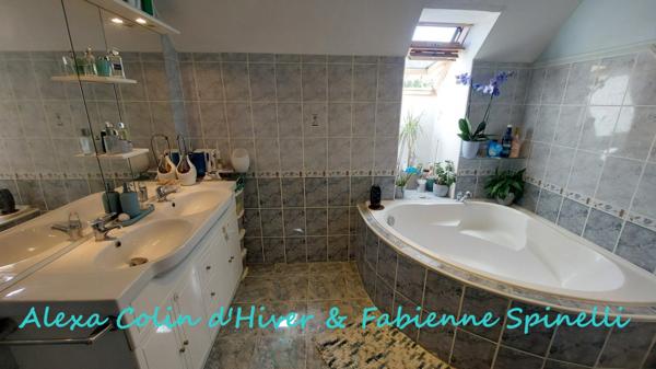 Maison, accès à un étang privé et vie de plain pieds possible