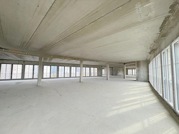 Bureaux hauts de gamme à louer dans un immeuble Art Déco proche de la gare de Puteaux