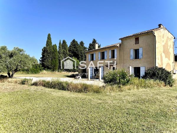 Corps de ferme au milieu des vignes