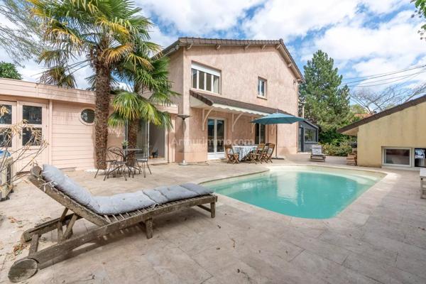 Vente                                                      Maison
                        
                     5 pièces                      104 m2                     à Neuilly-Plaisance