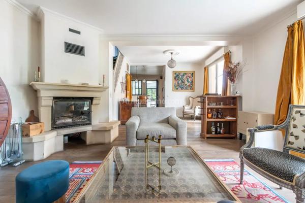 Vente                                                      Maison
                        
                     5 pièces                      104 m2                     à Neuilly-Plaisance