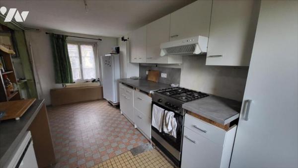 Maison sur 3704 m² avec dépendances