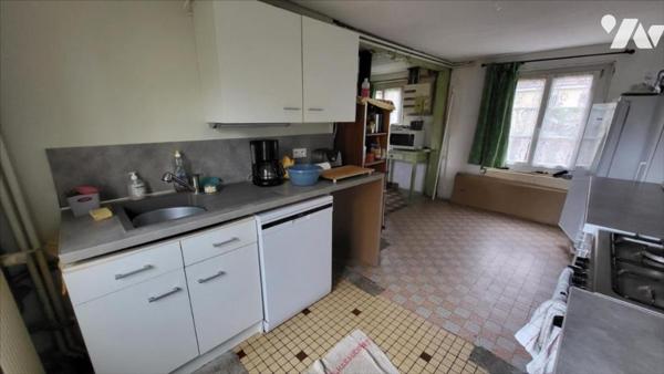 Maison sur 3704 m² avec dépendances