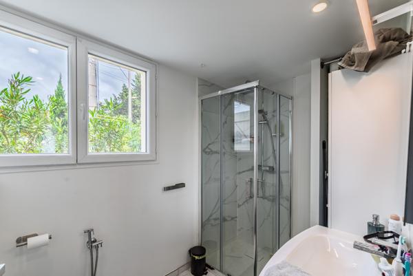 Exclusivité Cannes La Frayère:  Maison de 172 m2 offrant de nombreuses possibilités, sur joli jardin de 490 m2