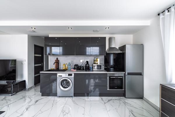 Exclusivité Cannes La Frayère:  Maison de 172 m2 offrant de nombreuses possibilités, sur joli jardin de 490 m2