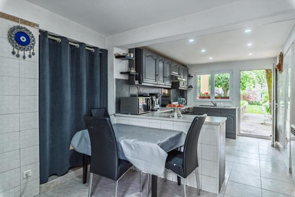Exclusivité Cannes La Frayère:  Maison de 172 m2 offrant de nombreuses possibilités, sur joli jardin de 490 m2