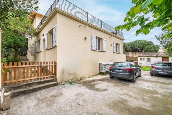 Exclusivité Cannes La Frayère:  Maison de 172 m2 offrant de nombreuses possibilités, sur joli jardin de 490 m2