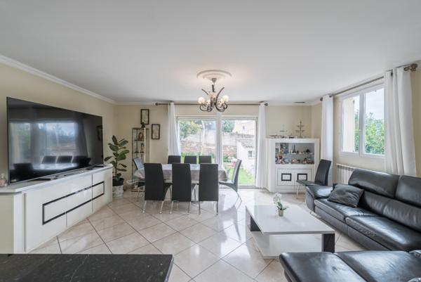 Exclusivité Cannes La Frayère:  Maison de 172 m2 offrant de nombreuses possibilités, sur joli jardin de 490 m2