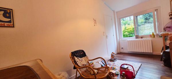 A vendre à Saint - Hilaire à 10 minutes de la gare d'Etampes - Un écrin de douceur entre charme & sérénité et son jardin 200 m² et deux places de stationnement.