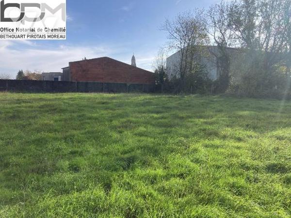 EXCEPTIONNEL, terrain à vendre constructible d'une surface de1567 m² à bâtir. Emplacement extrê...