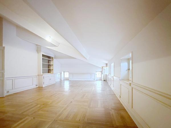 Appartement de caractère de 112 m² avec véranda, au cœur du centre-ville d’Avignon