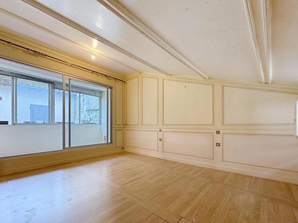 Appartement de caractère de 112 m² avec véranda, au cœur du centre-ville d’Avignon