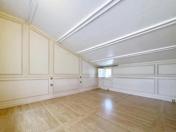 Appartement de caractère de 112 m² avec véranda, au cœur du centre-ville d’Avignon