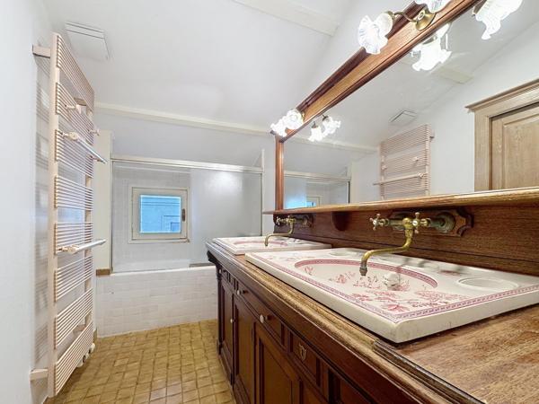 Appartement de caractère de 112 m² avec véranda, au cœur du centre-ville d’Avignon