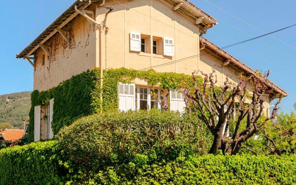 Maison à vendre    4 pièces •  Toulon