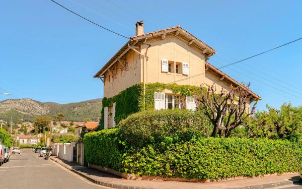 Maison à vendre    4 pièces •  Toulon