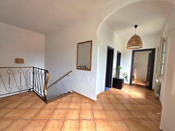 À 2 pas du Vidourle : ancienne école rénovée avec 4 chambres, garage et potentiel locatif