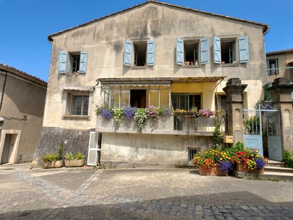 À 2 pas du Vidourle : ancienne école rénovée avec 4 chambres, garage et potentiel locatif