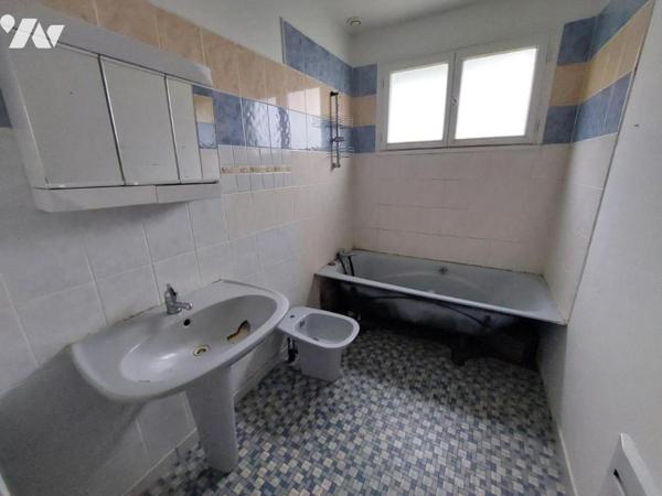 A VENDRE-MAISON EN CAMPAGNE A COSSE LE VIVIEN