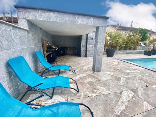 Maison
         7 pièces
        - 220 m² 425 000 € *