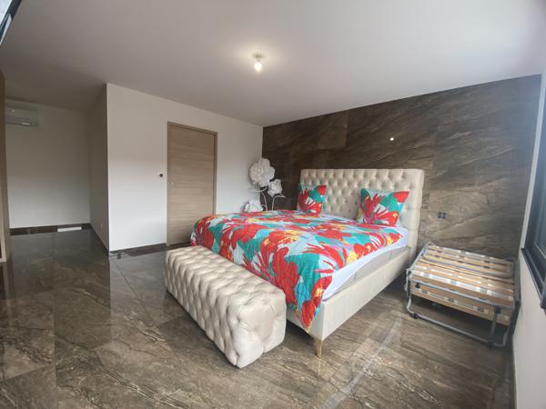 Maison
         7 pièces
        - 220 m² 425 000 € *