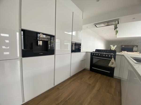 Maison
         7 pièces
        - 220 m² 425 000 € *
