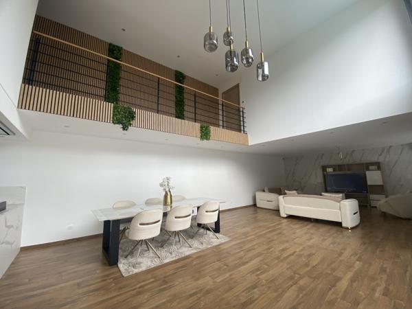 Maison
         7 pièces
        - 220 m² 425 000 € *