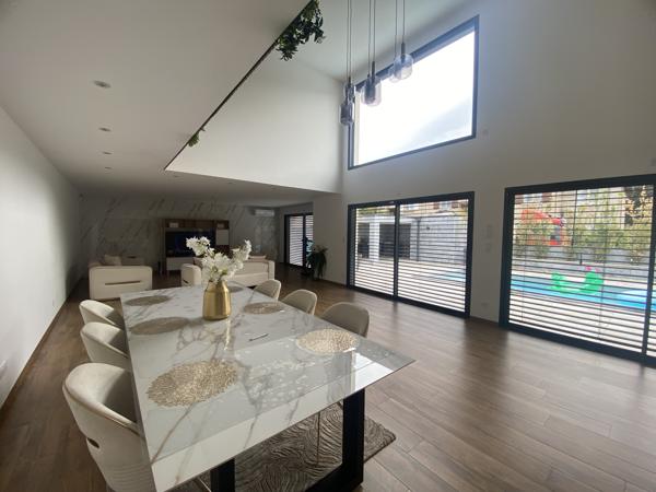Maison
         7 pièces
        - 220 m² 425 000 € *