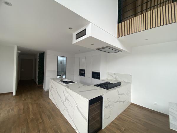 Maison
         7 pièces
        - 220 m² 425 000 € *