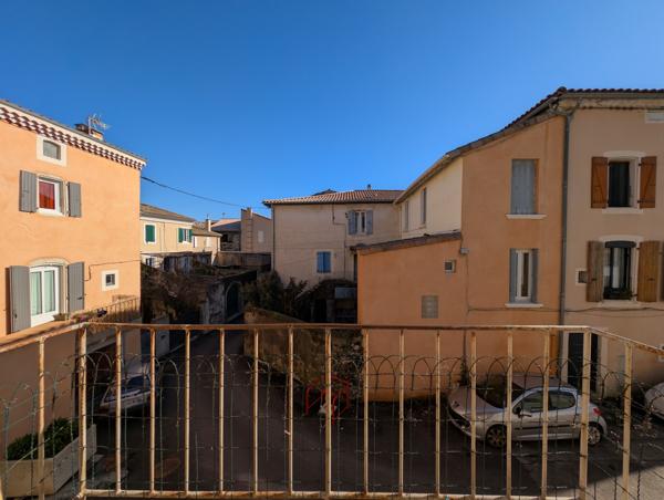 Maison de ville à rénover, fort potentiel.