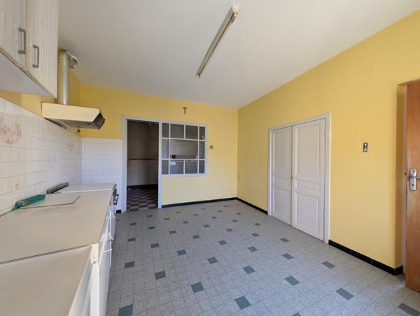 Maison de ville à rénover, fort potentiel.