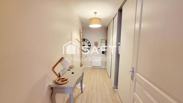 Appartement T4 de 91m², refait à neuf en 2011, emplacement prisé, 6 couchages bon rendement locatif.