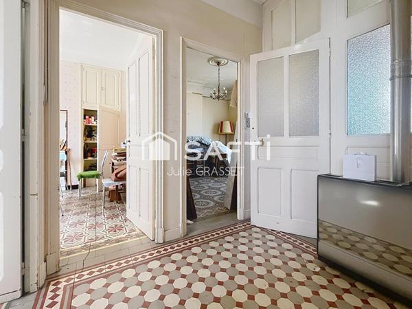 Maison de ville des années 30 à rénover avec possibilité de deux logements