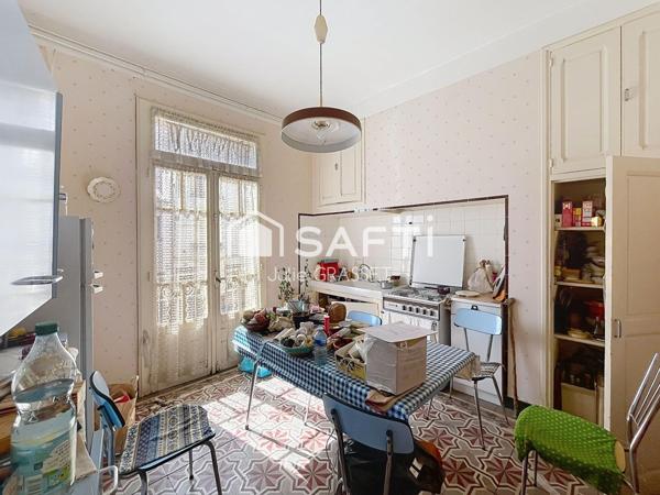 Maison de ville des années 30 à rénover avec possibilité de deux logements