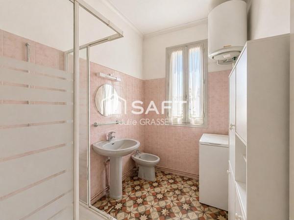 Maison de ville des années 30 à rénover avec possibilité de deux logements