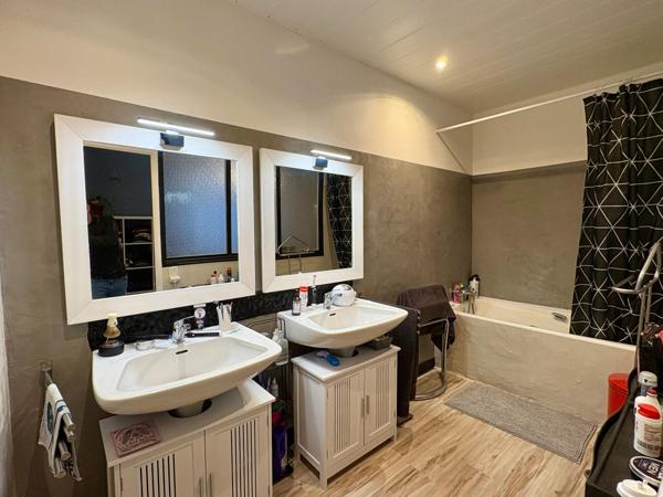 Maison de ville avec terrasse jardin et garage