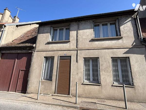 Maison et grand atelier 200 m du centre ville