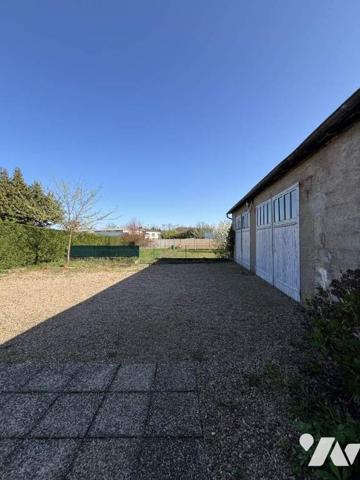 Maison et grand atelier 200 m du centre ville