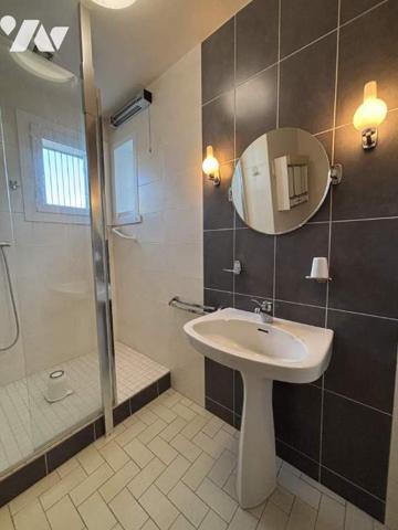 Maison et grand atelier 200 m du centre ville