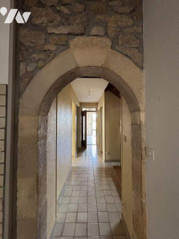 Maison et grand atelier 200 m du centre ville