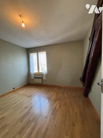 Maison et grand atelier 200 m du centre ville